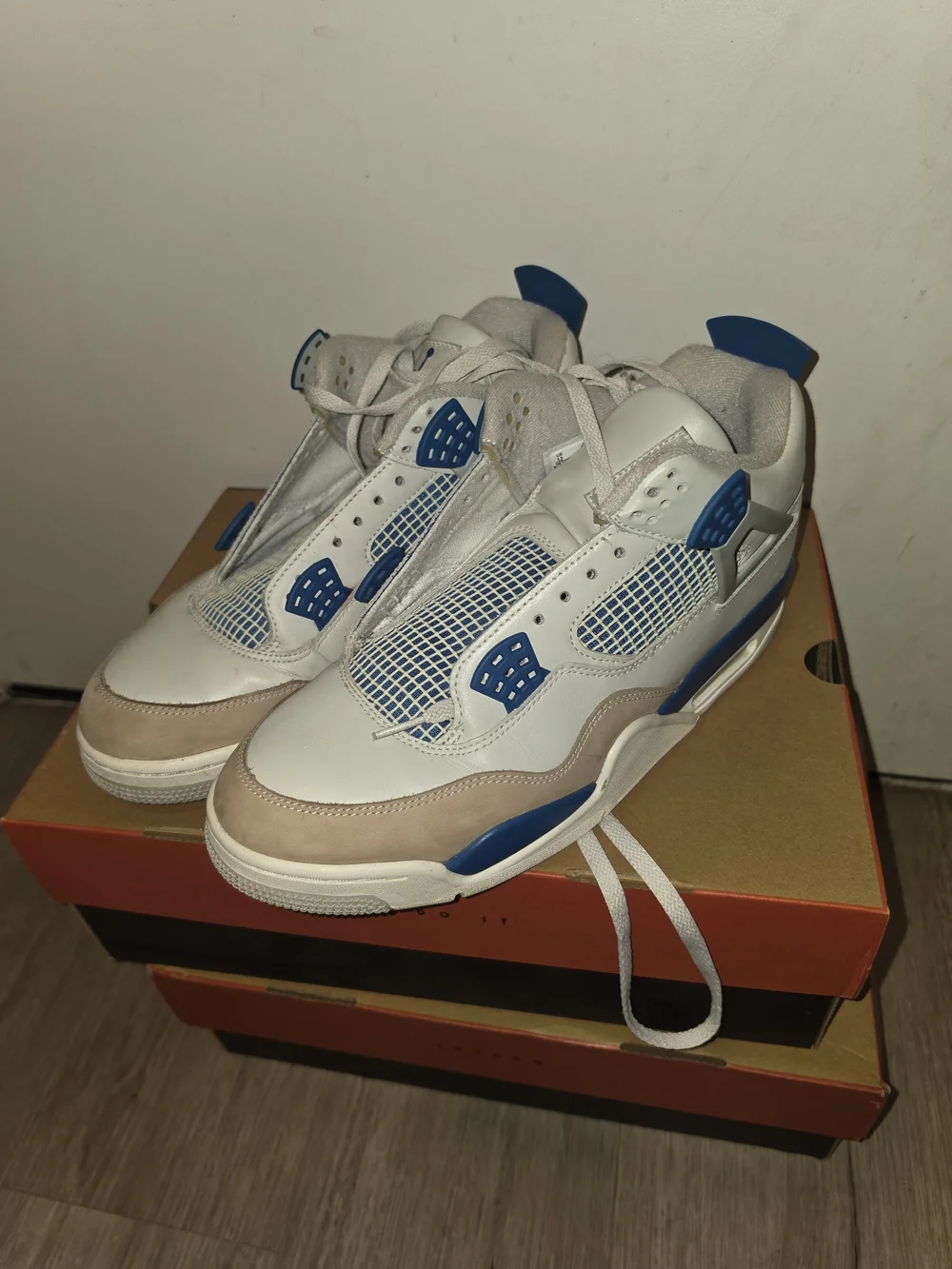 Jordan 4 Military Blue's Sneakers.